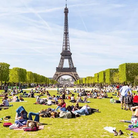 Prive Chic - Tour Eiffel Paris